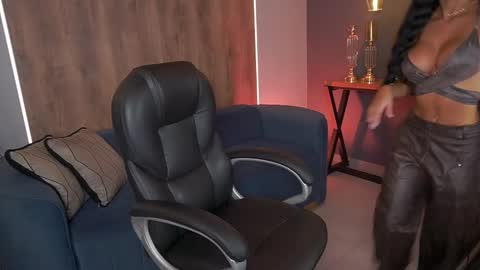 Snapshot of mileycruz_ chatting on 10-31-25, 08:54 Miley Cruz IG miley model23 online show from 10-31-25, 08:54