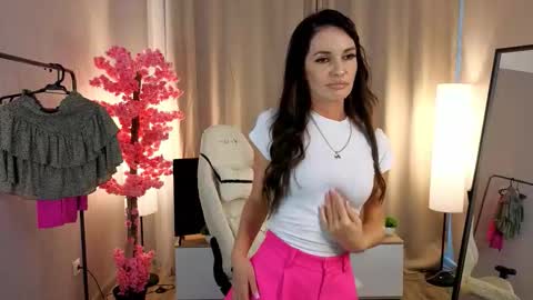 Snapshot of milf_mamyy chatting on 10-09-25, 07:17 Filicia online show from 10-09-25, 07:17