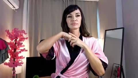 Snapshot of milf_mamyy chatting on 10-10-25, 07:18 Filicia online show from 10-10-25, 07:18