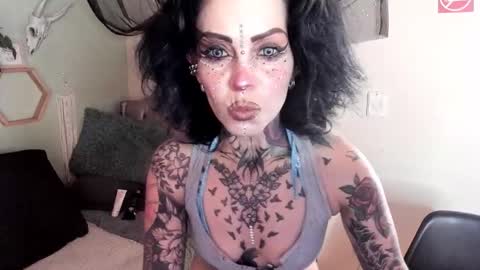 Snapshot of milf_onlyseduction chatting on 09-17-25, 01:02 Isabella online show from 09-17-25, 01:02