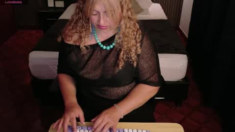 Snapshot of milfarlet chatting on 04-15-26, 01:07 Arlet online show from 04-15-26, 01:07