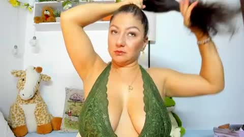 Snapshot of milfboobs_10 chatting on 07-07-26, 10:58 Nakary Bustamante online show from 07-07-26, 10:58