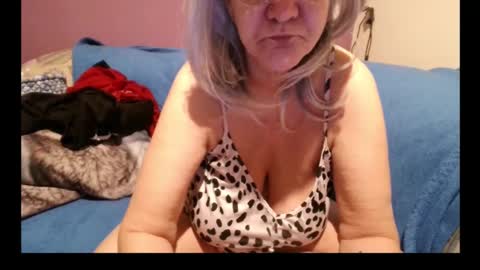 Snapshot of milfchantal chatting on 01-25-25, 02:58 Milfchantal online show from 01-25-25, 02:58