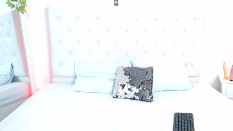 milfdeluxe_ online show from 04-24-26, 01:57