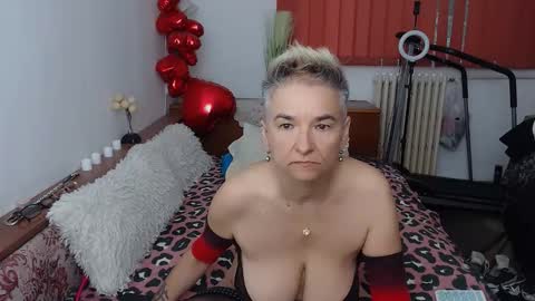 Snapshot of milfdolores chatting on 09-26-25, 05:11 milfdolores online show from 09-26-25, 05:11