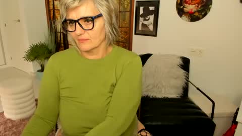 MilfElla online show from 03-05-25, 01:39