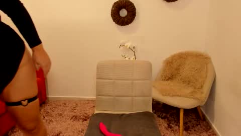 MilfElla online show from 10-12-25, 09:41