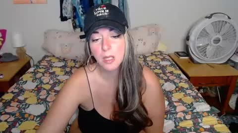 Snapshot of milfmonee chatting on 09-23-25, 12:35 MILF Monee online show from 09-23-25, 12:35