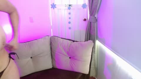 Snapshot of milfrosalie chatting on 02-03-25, 04:41 Rosalie online show from 02-03-25, 04:41