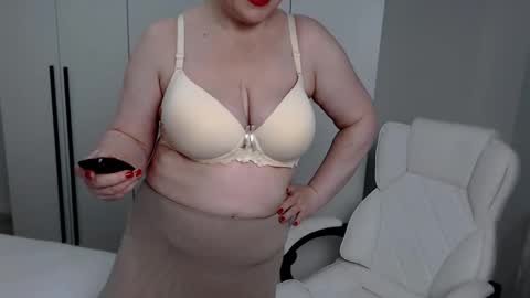 Snapshot of milfscarlette chatting on 12-21-24, 04:57 MilfScarlette online show from 12-21-24, 04:57