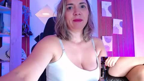 Snapshot of milfsecret69 chatting on 07-25-26, 10:57 Sara online show from 07-25-26, 10:57