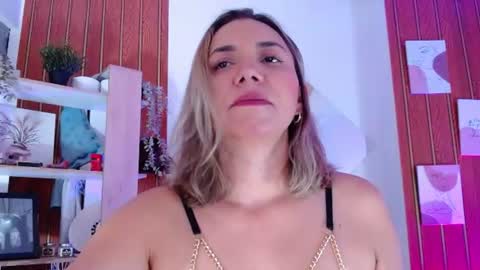 Snapshot of milfsecret69 chatting on 07-28-26, 11:05 Sara online show from 07-28-26, 11:05