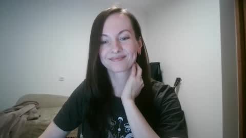 Snapshot of miliah chatting on 10-13-25, 06:52 miliah online show from 10-13-25, 06:52