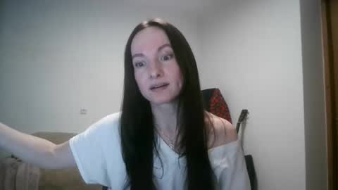 Snapshot of miliah chatting on 10-18-25, 06:41 miliah online show from 10-18-25, 06:41