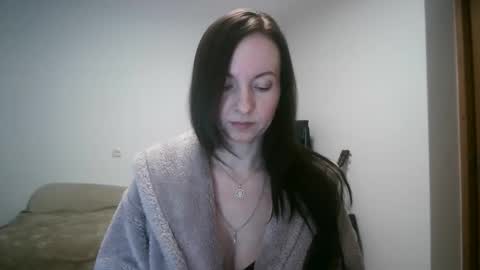 Snapshot of miliah chatting on 10-19-25, 07:03 miliah online show from 10-19-25, 07:03