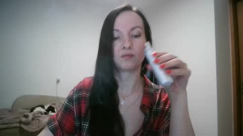Snapshot of miliah chatting on 10-20-25, 06:52 miliah online show from 10-20-25, 06:52