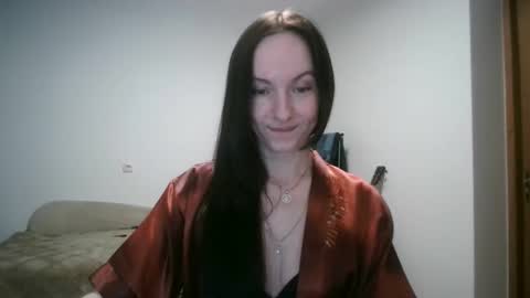 Snapshot of miliah chatting on 10-27-25, 07:40 miliah online show from 10-27-25, 07:40