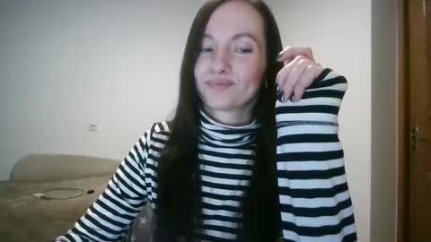 Snapshot of miliah chatting on 11-11-25, 07:47 miliah online show from 11-11-25, 07:47