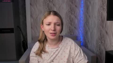 Snapshot of milinafox chatting on 04-19-26, 05:29 milinafox online show from 04-19-26, 05:29