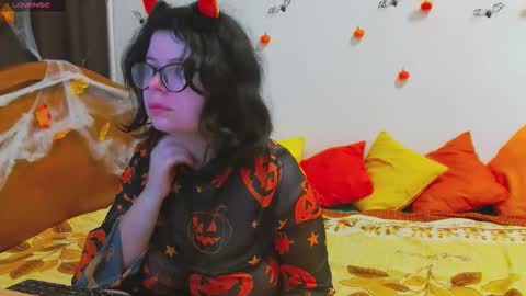 Snapshot of milisasweet chatting on 10-31-25, 08:21 MilisaSweet online show from 10-31-25, 08:21