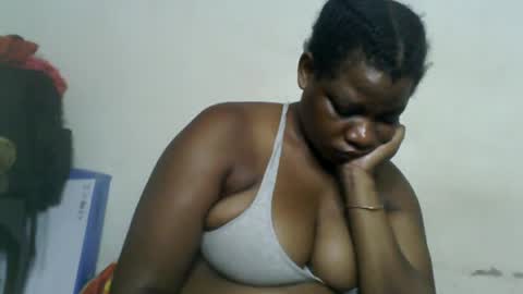 Snapshot of milk_titz chatting on 12-19-24, 10:02 kinwity online show from 12-19-24, 10:02