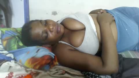 Snapshot of milk_titz chatting on 12-19-24, 05:40 kinwity online show from 12-19-24, 05:40