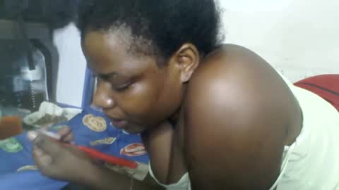 Snapshot of milk_titz chatting on 12-21-24, 12:38 kinwity online show from 12-21-24, 12:38