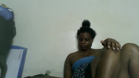 Snapshot of milk_titz chatting on 12-22-24, 12:05 kinwity online show from 12-22-24, 12:05