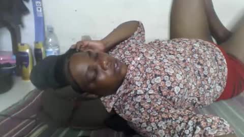 Snapshot of milk_titz chatting on 01-04-25, 11:11 kinwity online show from 01-04-25, 11:11