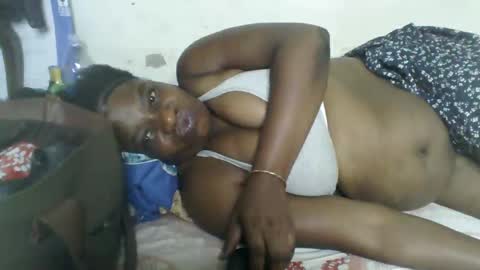 Snapshot of milk_titz chatting on 01-04-25, 08:59 kinwity online show from 01-04-25, 08:59