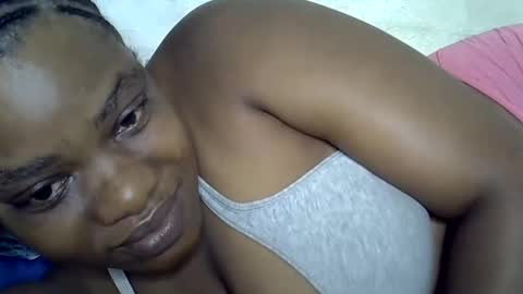 Snapshot of milk_titz chatting on 01-08-25, 10:37 kinwity online show from 01-08-25, 10:37