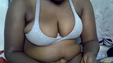 Snapshot of milk_titz chatting on 02-10-25, 05:36 kinwity online show from 02-10-25, 05:36