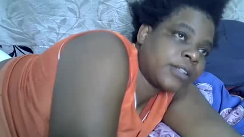 Snapshot of milk_titz chatting on 02-10-25, 11:57 kinwity online show from 02-10-25, 11:57