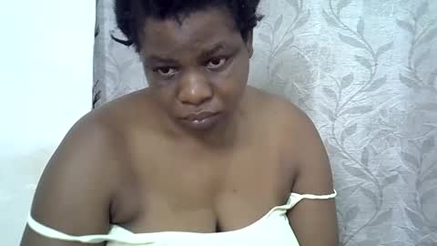 Snapshot of milk_titz chatting on 02-15-25, 11:28 kinwity online show from 02-15-25, 11:28