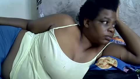 Snapshot of milk_titz chatting on 02-16-25, 09:15 kinwity online show from 02-16-25, 09:15