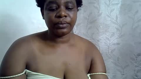 Snapshot of milk_titz chatting on 02-16-25, 12:43 kinwity online show from 02-16-25, 12:43