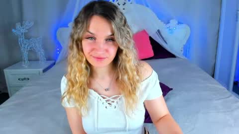 Snapshot of milkablond chatting on 03-16-26, 05:44 milkablond online show from 03-16-26, 05:44