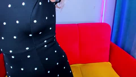 Snapshot of milkablond chatting on 03-20-26, 02:05 milkablond online show from 03-20-26, 02:05