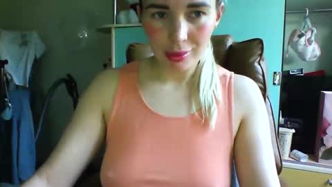 Snapshot of milkmomysss chatting on 04-05-26, 02:14 milkmomysss online show from 04-05-26, 02:14