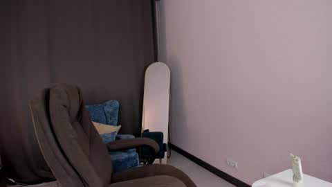 Snapshot of milky_jenny chatting on 06-19-26, 04:50 Eva online show from 06-19-26, 04:50