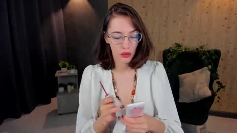 Snapshot of milky_jenny chatting on 07-31-26, 05:07 Eva online show from 07-31-26, 05:07