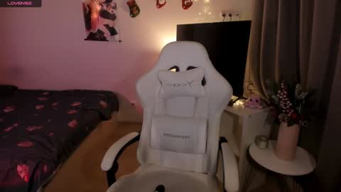 Lisa online show from 12-25-24, 11:11