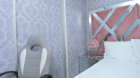 Snapshot of milkybaby_ chatting on 11-18-25, 06:34 Sofia online show from 11-18-25, 06:34