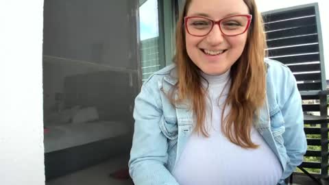 Livia online show from 05-10-26, 01:49