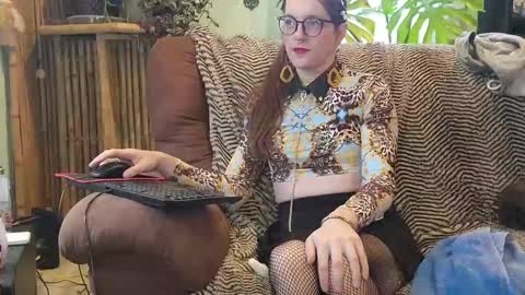 Snapshot of milkyseaofpeach chatting on 12-08-24, 08:15 Peach Doll online show from 12-08-24, 08:15