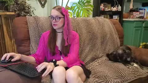 Snapshot of milkyseaofpeach chatting on 12-16-24, 08:16 Peach Doll online show from 12-16-24, 08:16