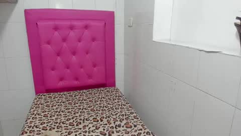 milkyway_18 online show from 09-30-25, 02:00