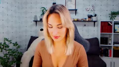 Snapshot of millaxqueen chatting on 10-26-25, 02:56 MillaXQueen online show from 10-26-25, 02:56