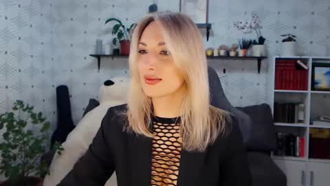 MillaXQueen online show from 03-24-26, 11:59