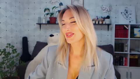 MillaXQueen online show from 06-06-26, 02:44